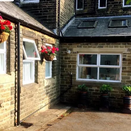Private Annex To Victorian Villa, With Kitchen And Free Parking Todmorden Exterior photo