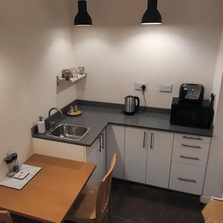 Private Annex To Victorian Villa, With Kitchen And Free Parking Todmorden Exterior photo