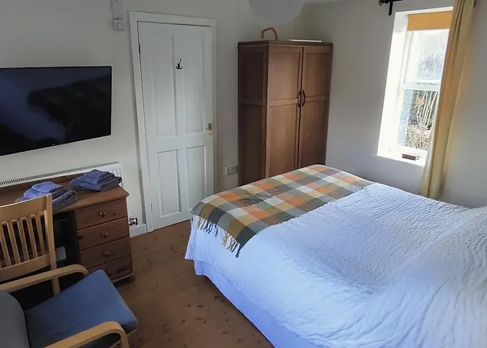 Private Annex To Victorian Villa, With Kitchen And Free Parking