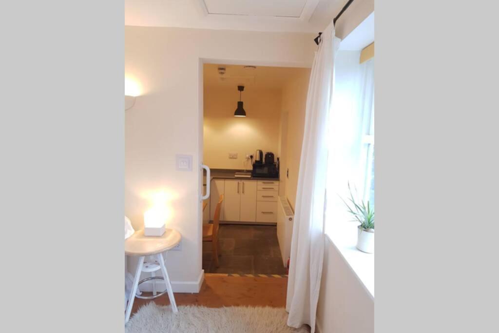 Private Annex To Victorian Villa, With Kitchen And Free Parking