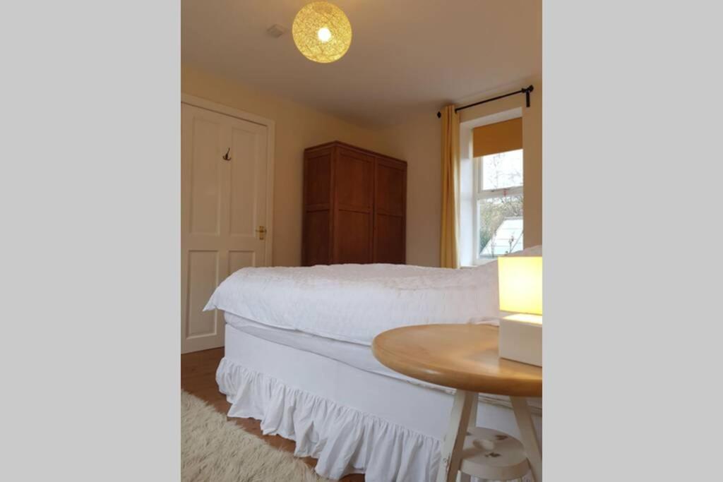 Private Annex To Victorian Villa, With Kitchen And Free Parking Apartment