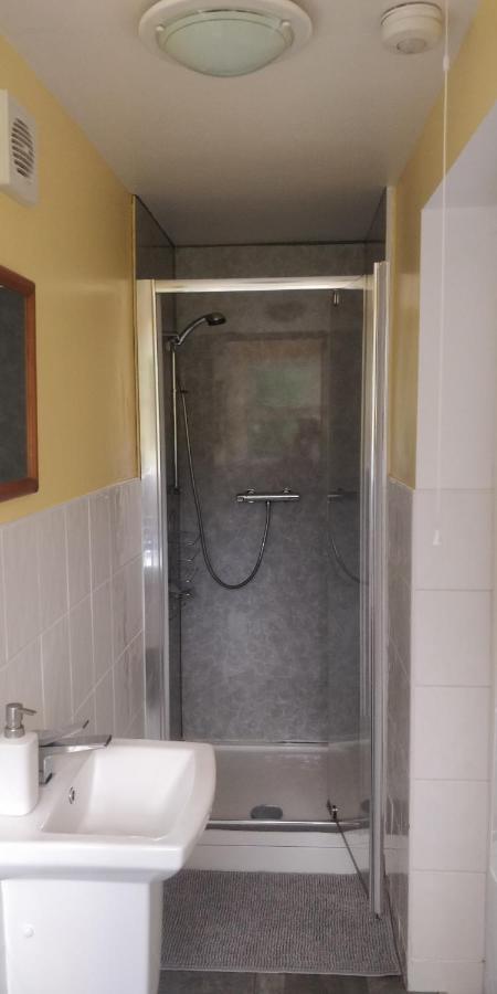 Apartment Private Annex To Victorian Villa, With Kitchen And Free Parking *