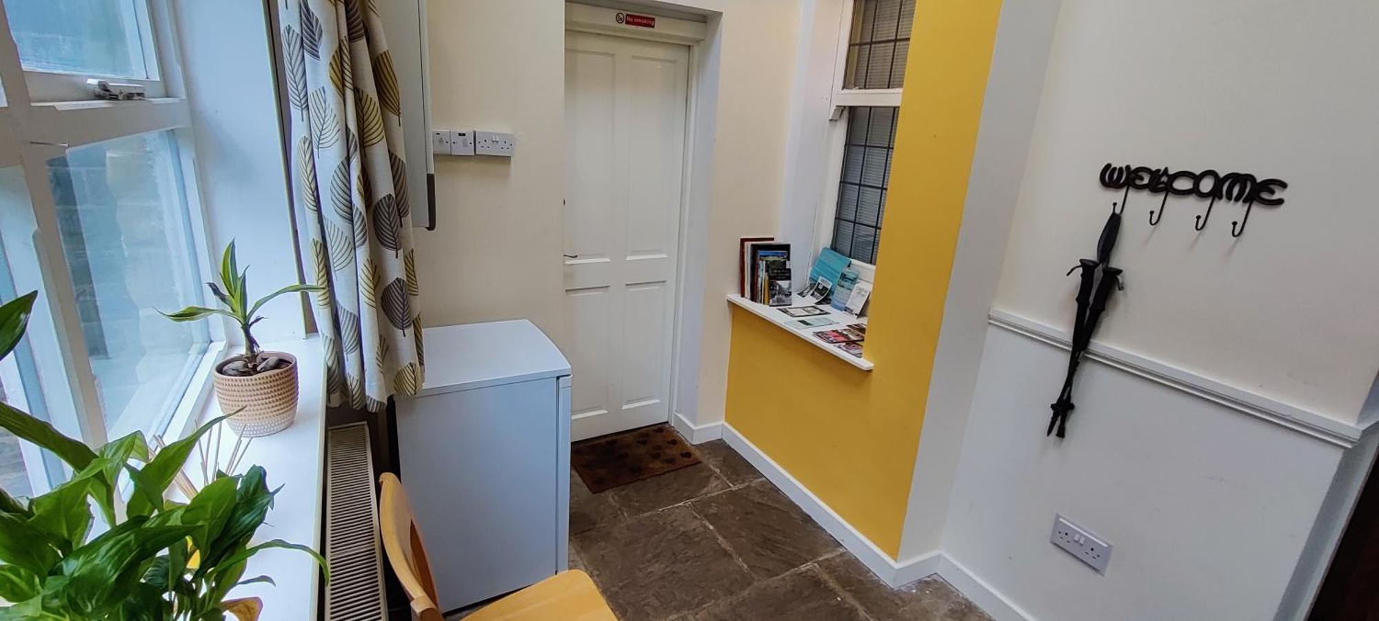 Private Annex To Victorian Villa, With Kitchen And Free Parking Apartment